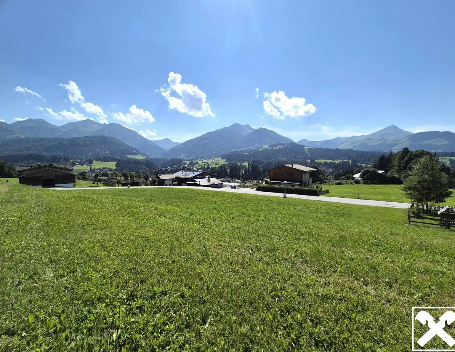 Sonniges Grundstück mit genehmigtem Bauplan