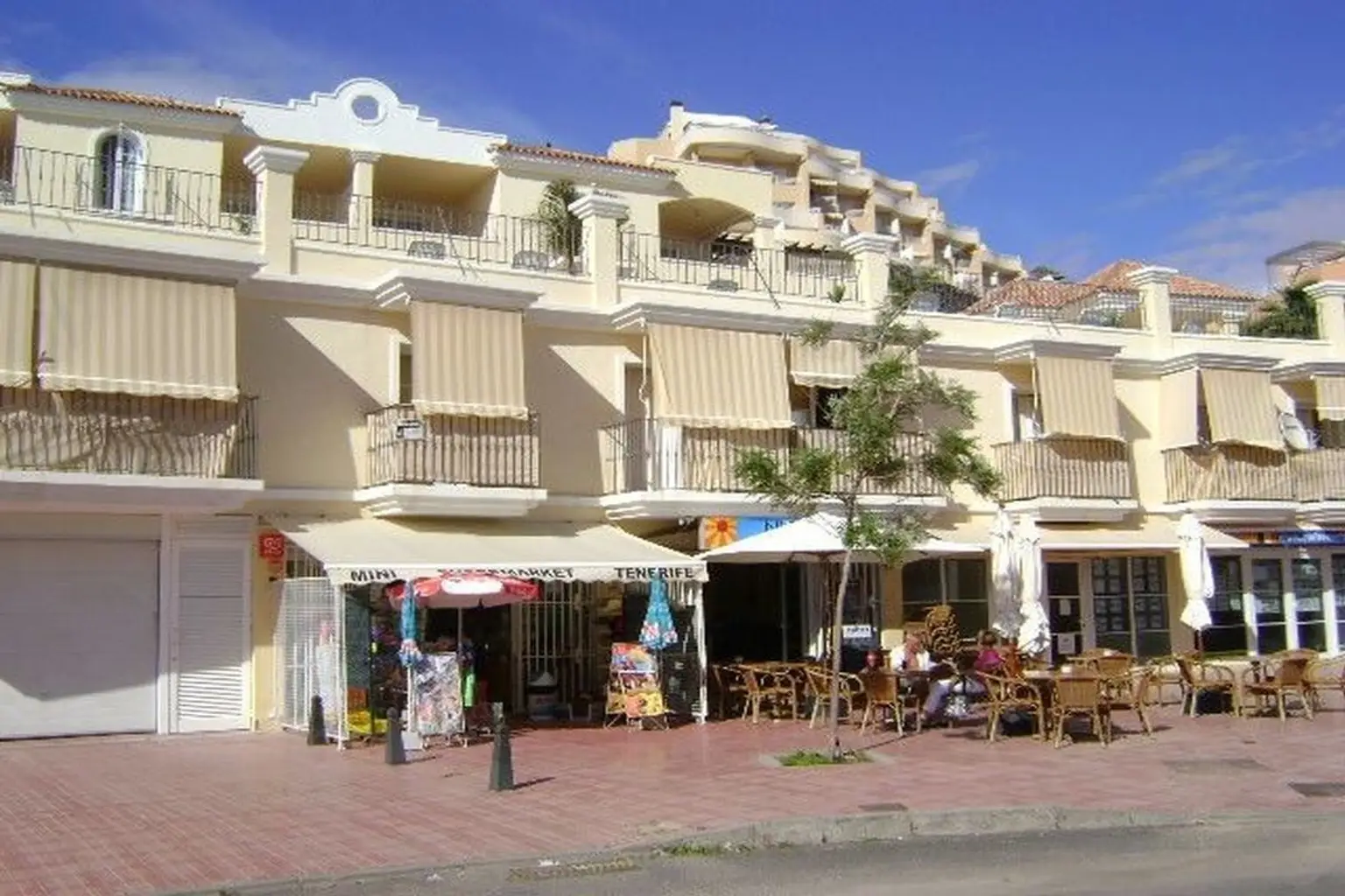 Bahia-La-Caleta-Building