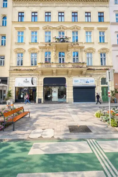 Anlagepaket mit 5 Geschäftslokale & 1 Wohnung – stabile Mieteinnahmen – attraktive Rendite 5,25%