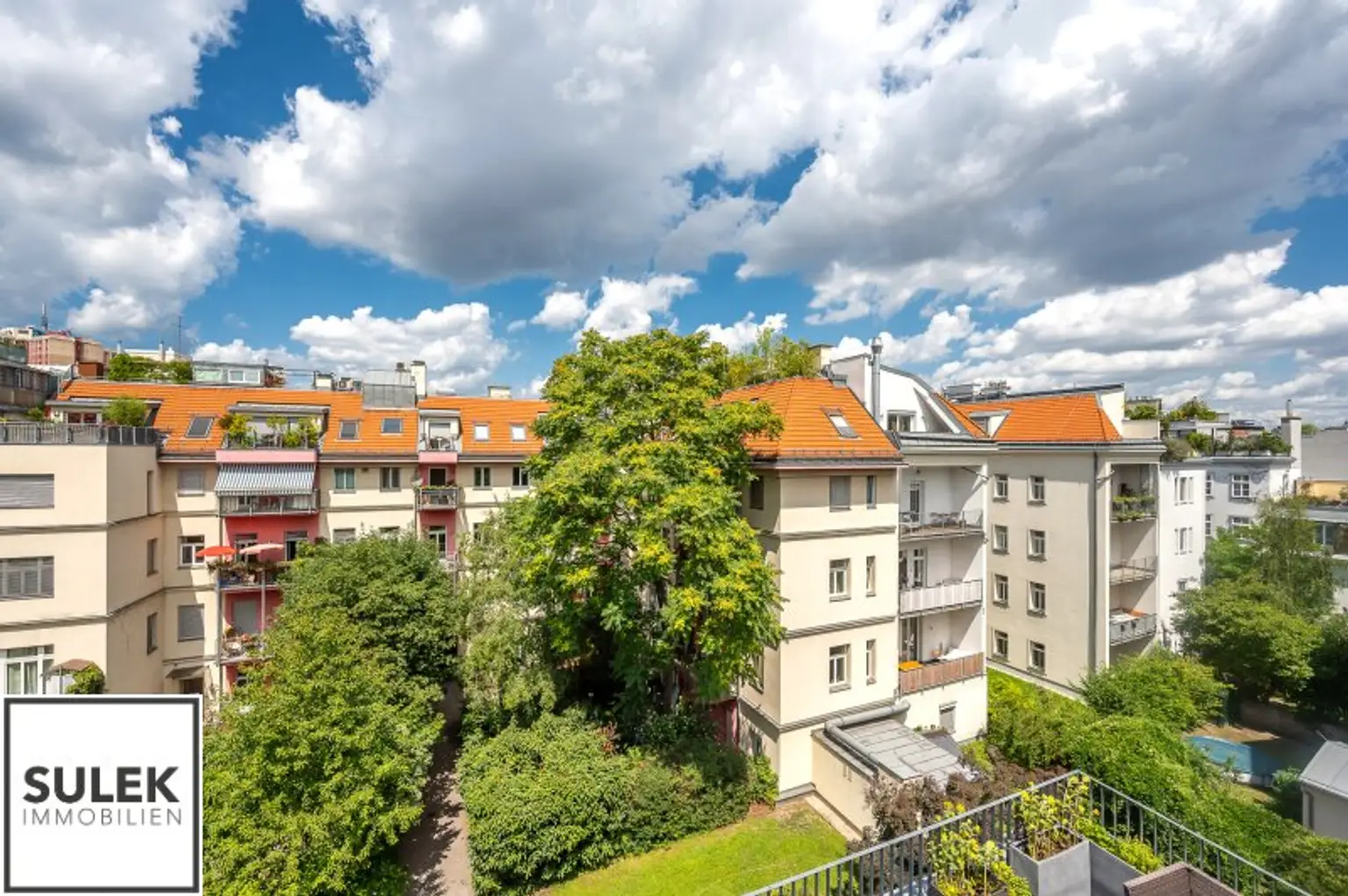 Einzigartige DG-Wohnung mit Loft-Charakter und Terrassen (rd. 165m²) inkl. atemberaubendem Fernblick