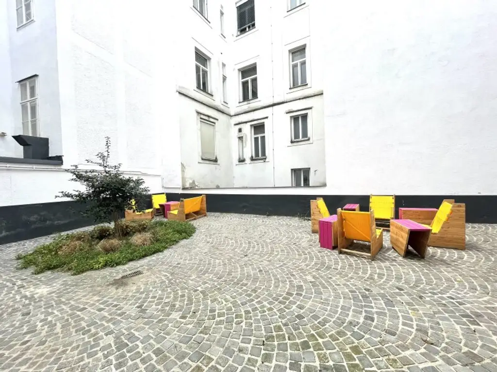 Repräsentative  Bürofläche/Praxis im Stilaltbau direkt beim Karlsplatz/Karlskirche  zu vermieten!