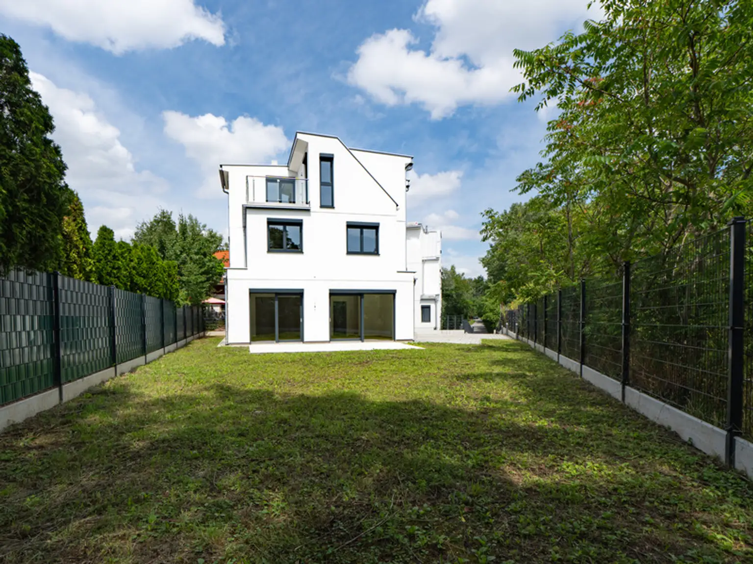 Für ganz viel Familie. Charmantes Einzelhaus mit Garten direkt am Mühlwasser. Inkl. Klimaanlage