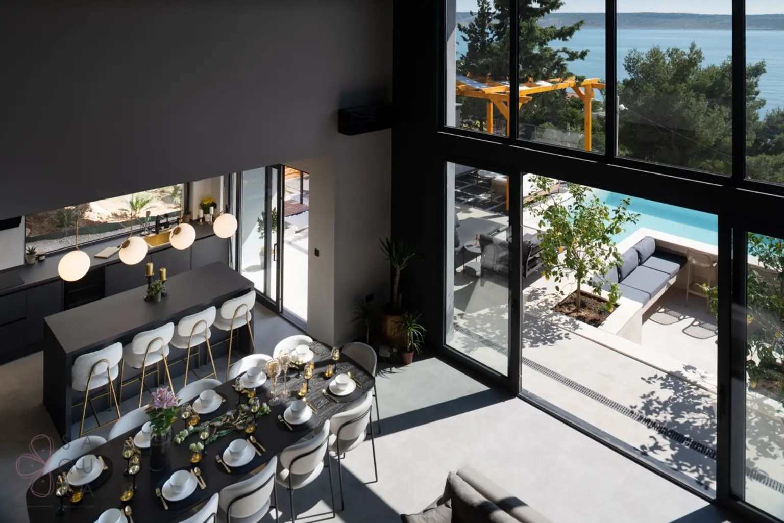 Exklusivität direkt am Meer – Moderne Luxusvilla bei Zadar mit 6 Suiten & Investmentpotenzial