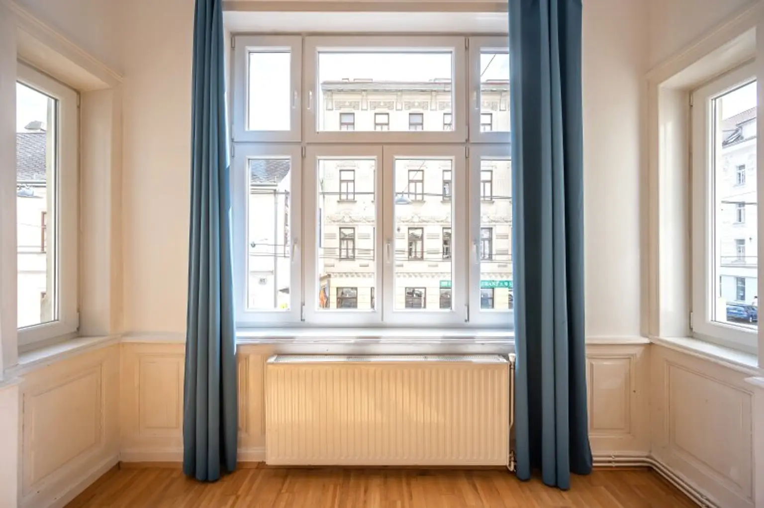***NEU*** Fantastische 4 Zimmer Wohnung in repräsentativem Stilaltbau! in TOP-Lage!