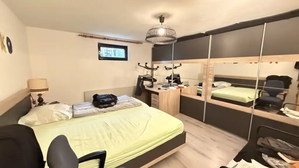 Einfamilienhaus mit Sauna uvm. auf Pachtgrundstück (verlängerbar) in Steinbrunn mit Zugang zum Badeteich!