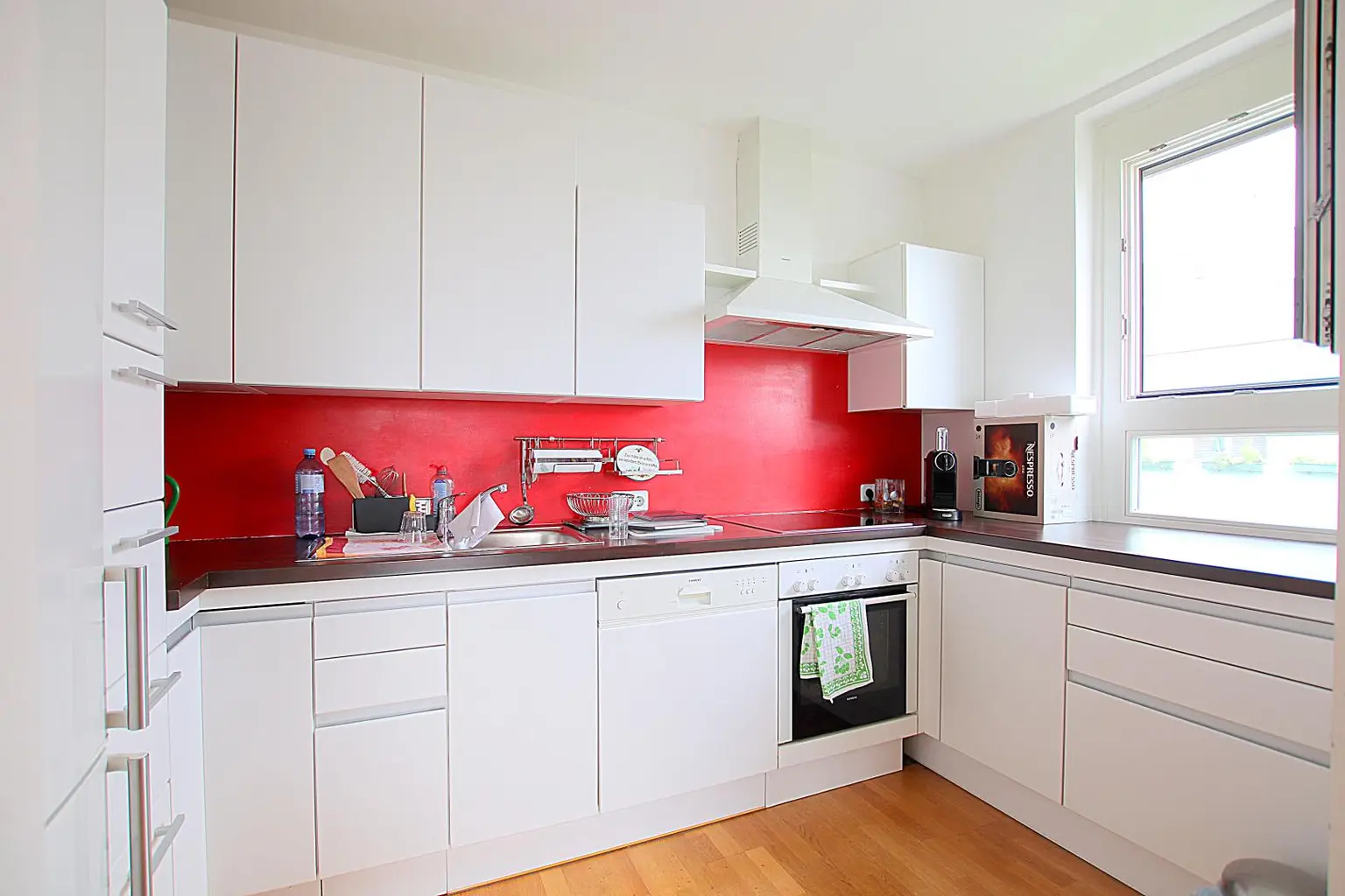 Perfekte 3-Zimmer Wohnung mit Balkon und Garagenplatz, ruhig, vollmöbliert