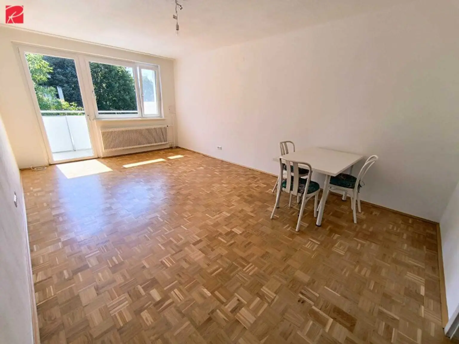 Sonnige Ruheoase mit Balkon und Gartenblick