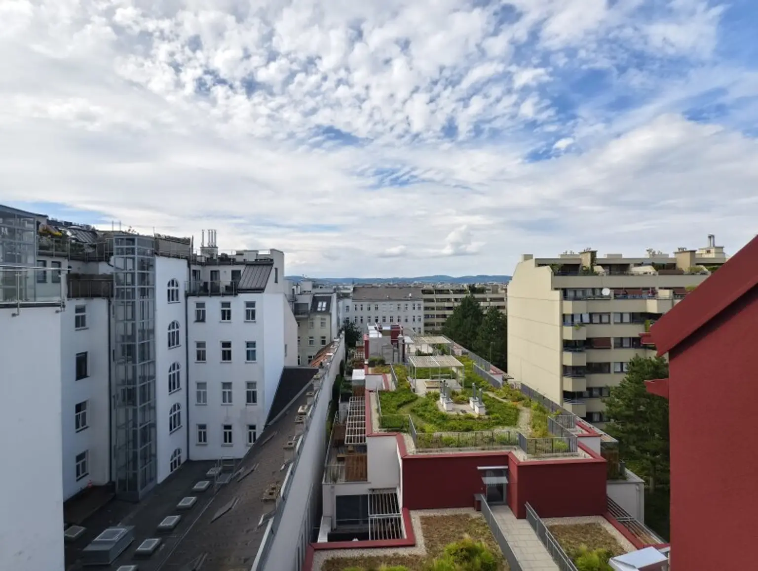 Pauschalmiete inklusive Warmwasser & Heizung/Kühlung - Moderne 2-Zimmer-Wohnung mit schönem Balkon in Hofruhelage - Stilvolle Ausstattung