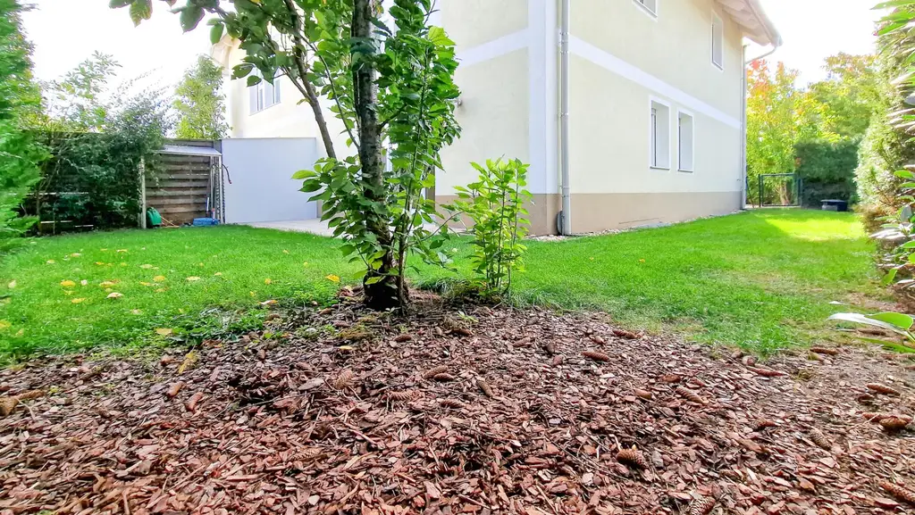 Niedrigenergie-Doppelhaushälfte in Mauer. 5 Zimmer, Terrasse, Garten und Autostellplatz