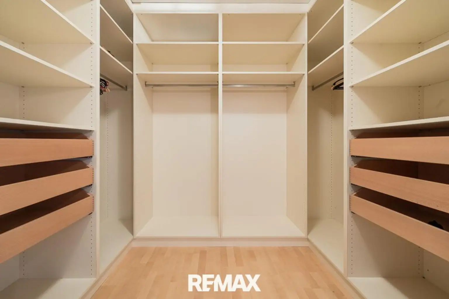 Kleiderschrank