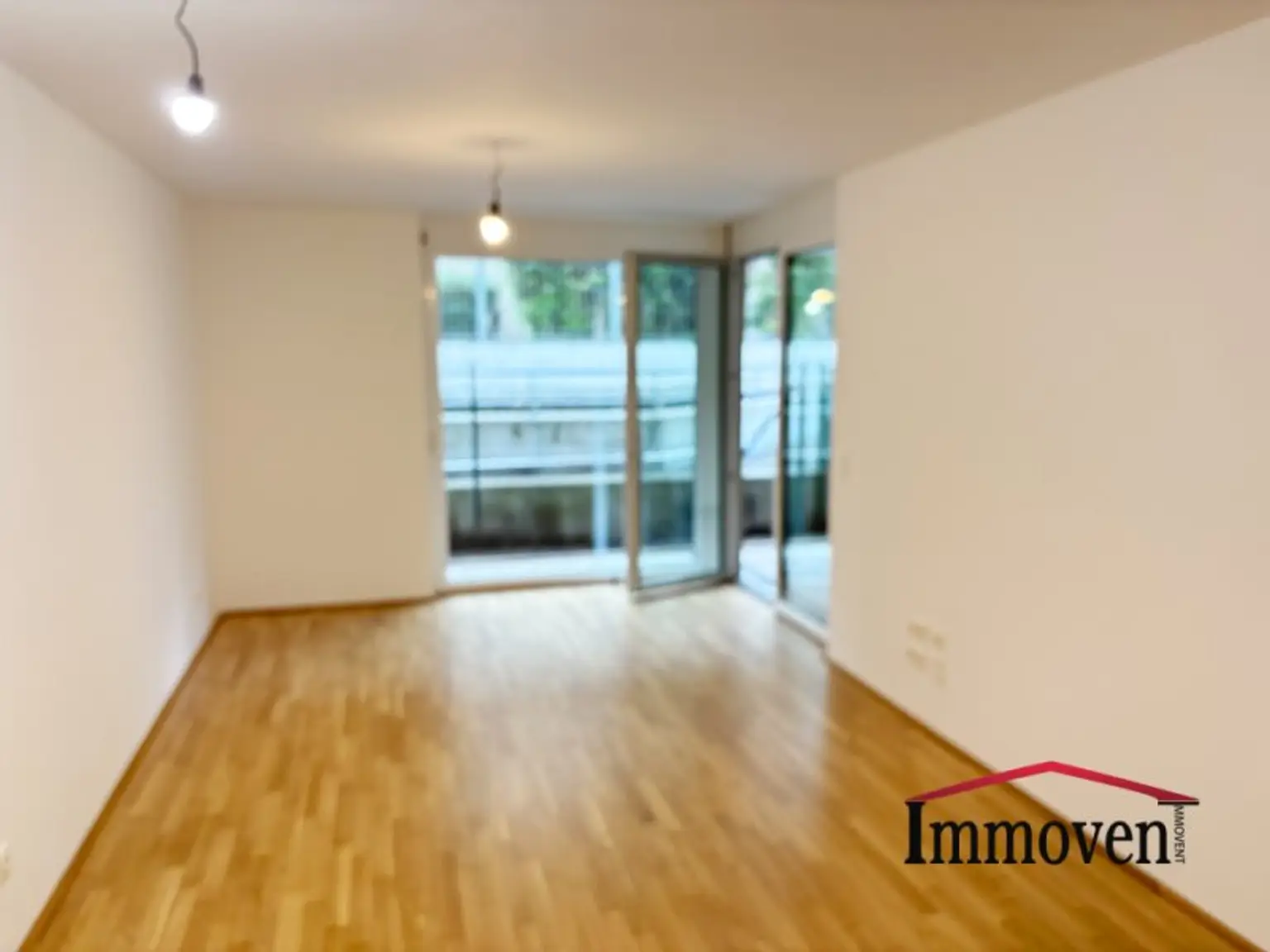 Traumhafte helle 2-Zimmerwohnung mit Loggia und kleinem Garten!