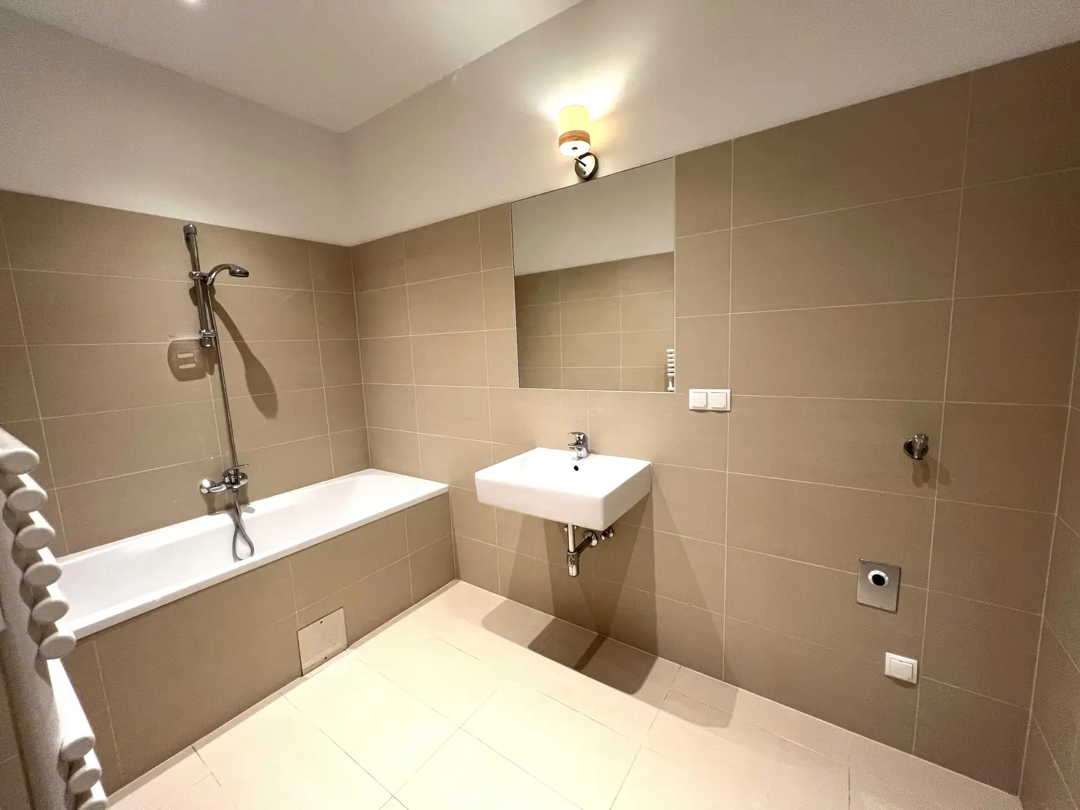 Charmante Altbauwohnung im Herzen Wiens / Charming apartment in an old-style building in the heart of Vienna