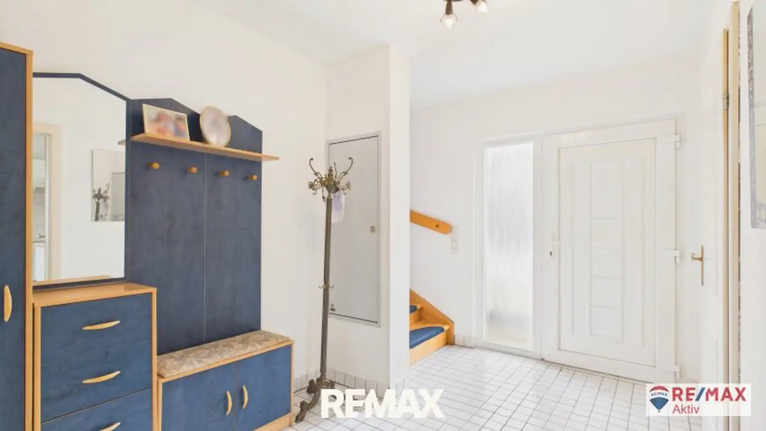 Einzugsbereites Haus mit großer Garage und großem Grundstück