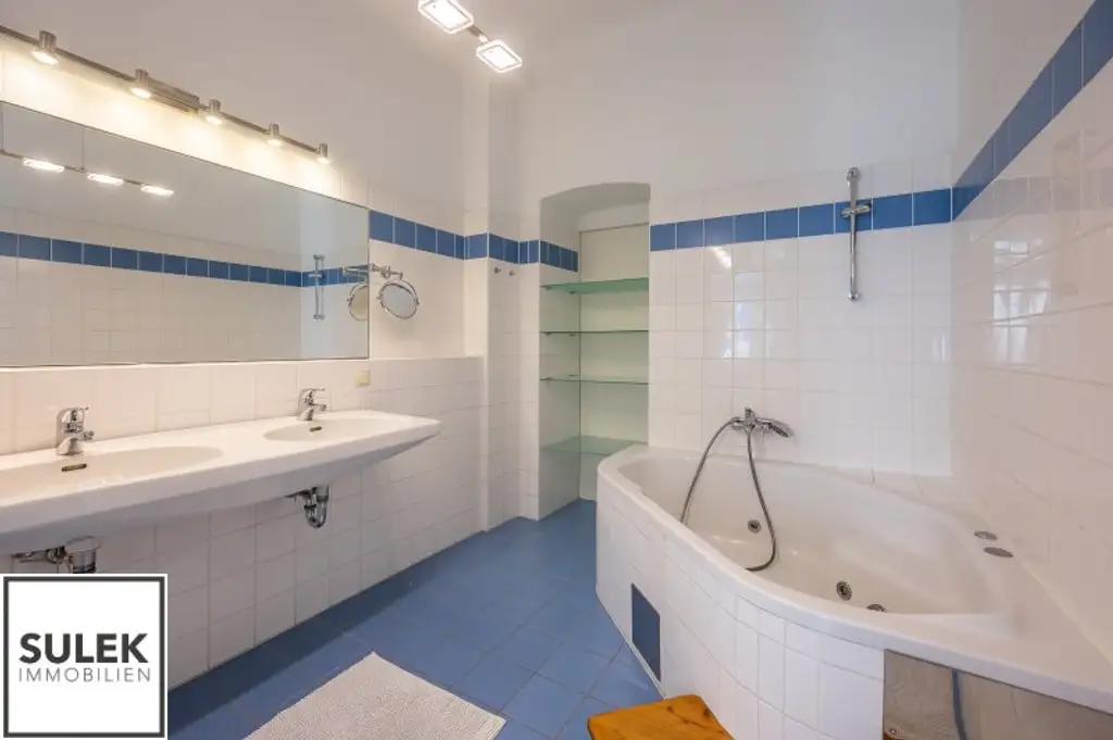 Rarität in der Wehrgasse: großzügige, sanierte Altbauwohnung mit Terrasse ab 01/26 unbefristet mieten!