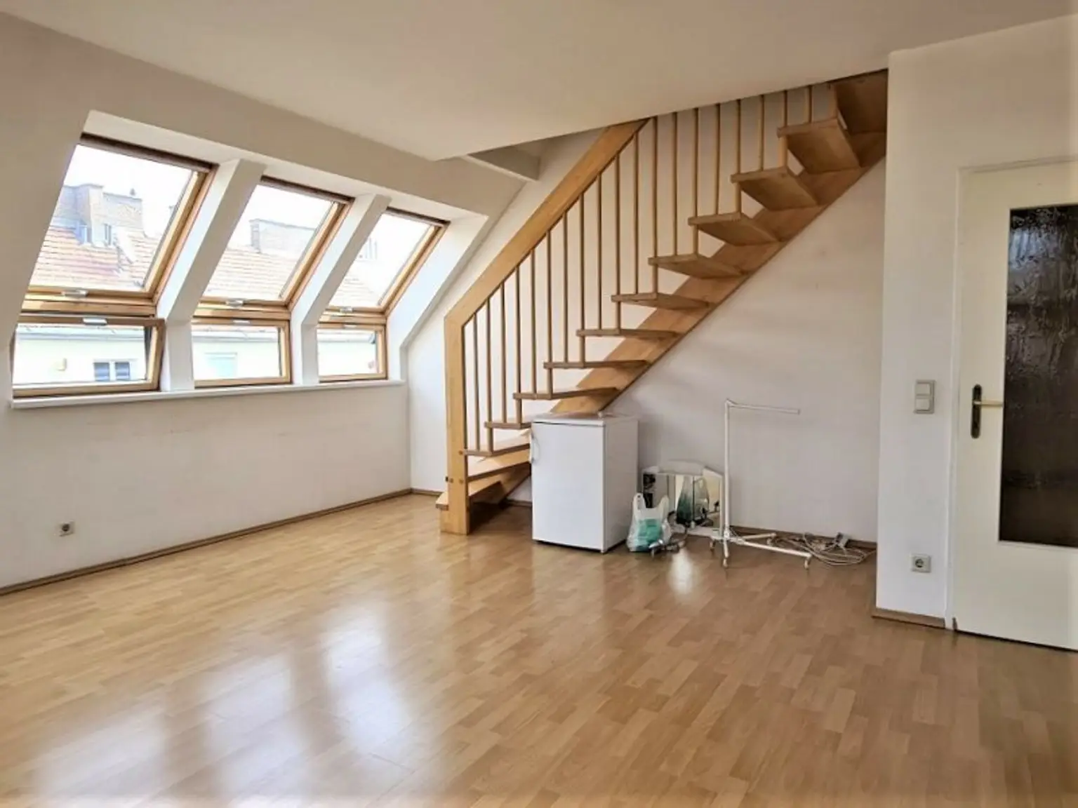 DACHGESCHOSS, AUGARTEN-NÄHE, 87 m² Maisonette mit 10 m2 Terrasse, Wohnküche, 2 Zimmer, Galerie, 2 Bäder, Rembrandtstraße