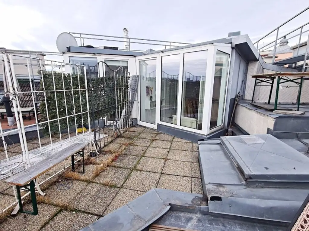 NASCHMARKT-NÄHE, FERNBLICK, 55 m2 Dachgeschoss mit Terrasse, Wohnküche, 1 Zimmer, Galerie, Wannenbad, Parketten, Eggerthgasse