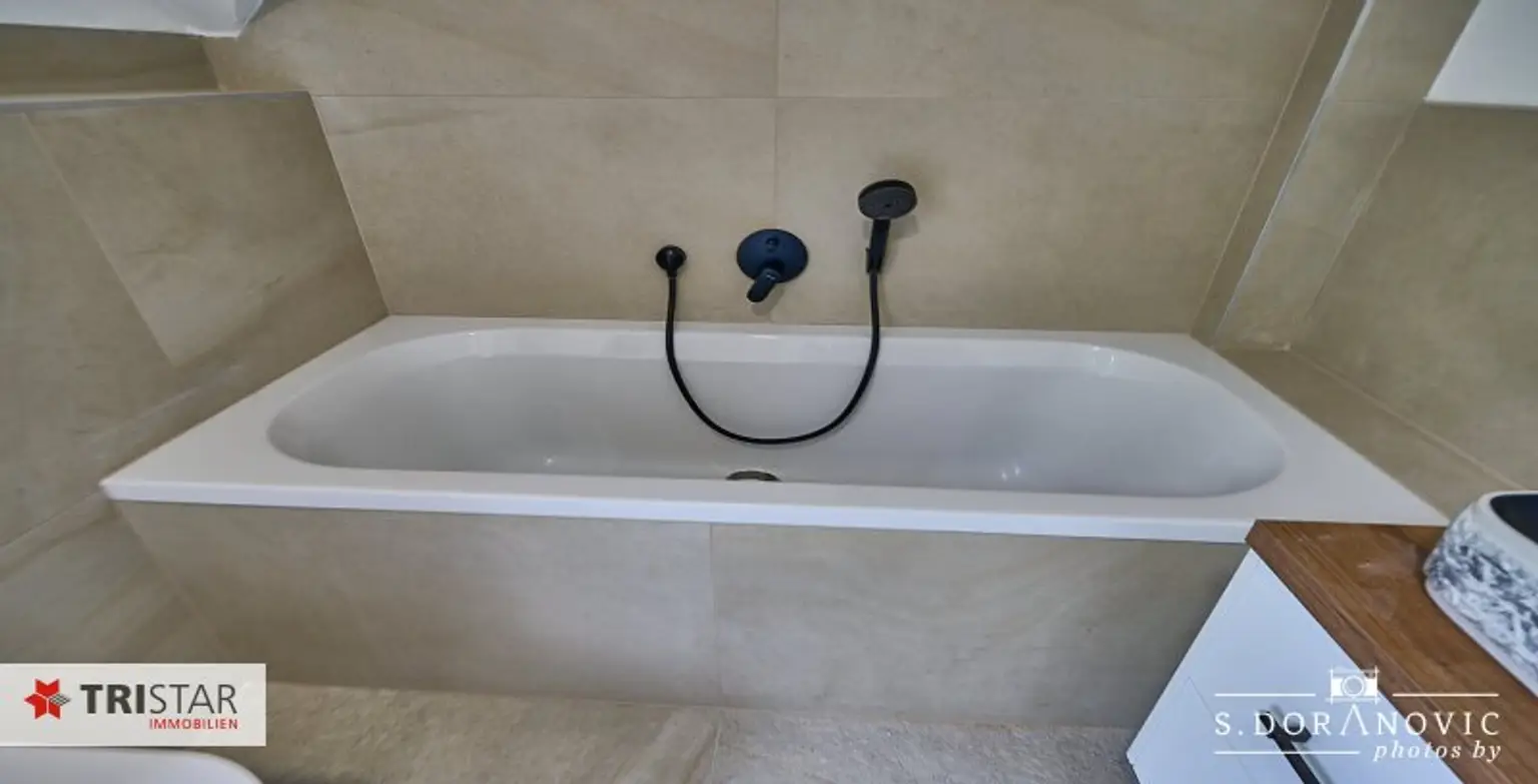 NEU! ++ Gießhübl/Maria Enzersdorf ++ Exklusives Haus mit Pool, Garten, Dachterrasse & 2 Carport-Stellplätzen ++ Vollunterkellert ++ inkl. Küche ++