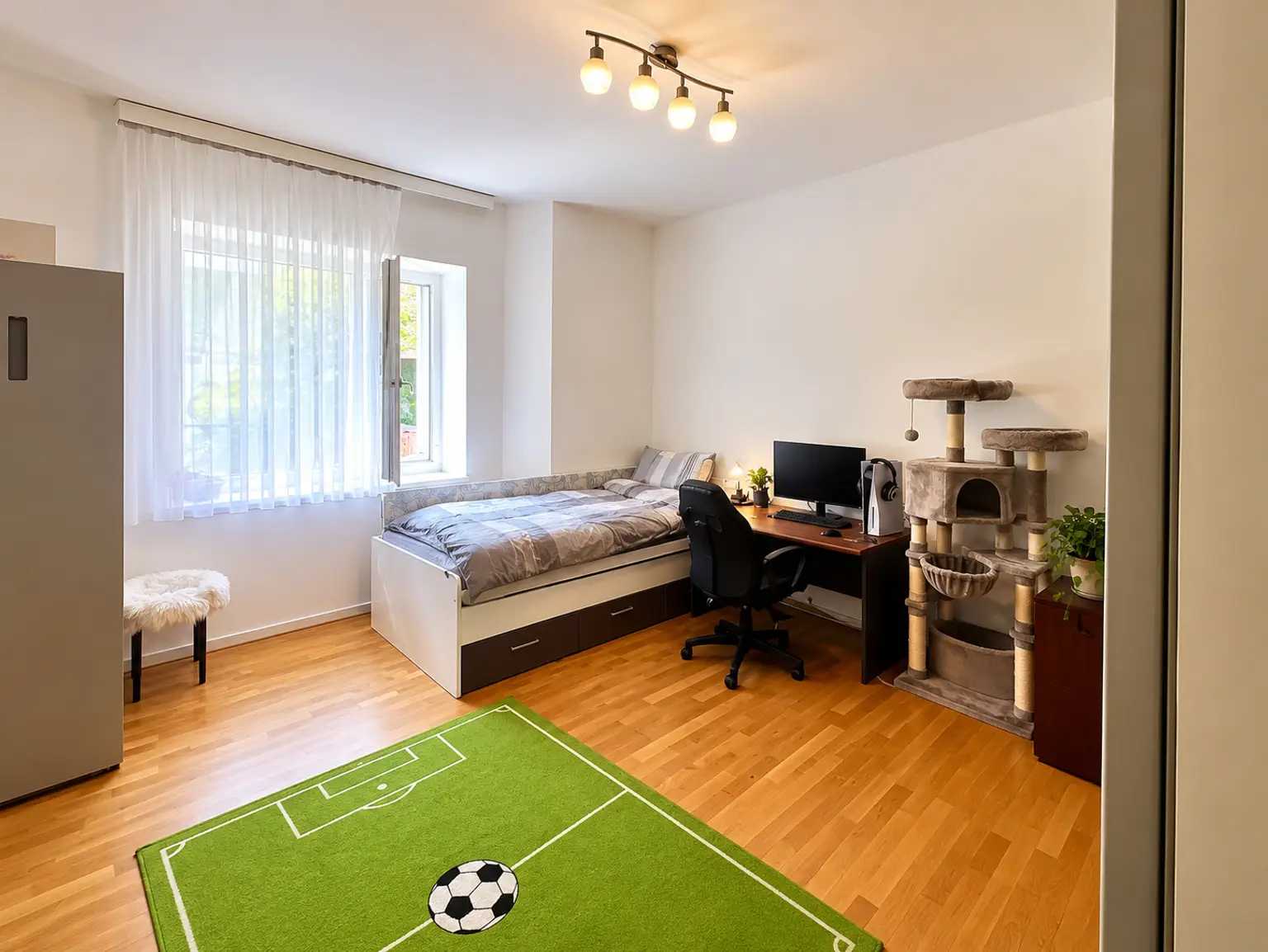 Wohnen wie im eigenen Haus – 4 Zimmerwohnung mit Eigengarten & Stellplatz in Ruhelage – PROVISIONSFREI