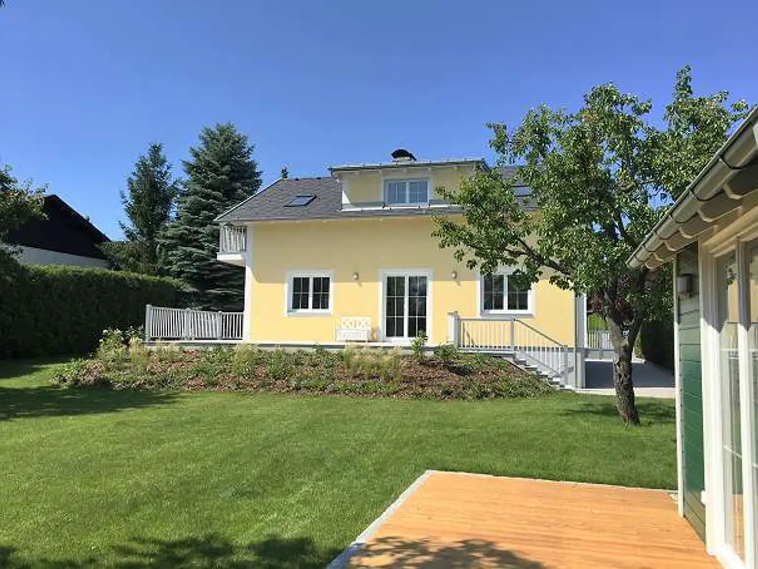 Hochwertiges Niedrigenergie Ein-/Zweifamilienhaus in Enzesfeld: sonnige Grünruhelage – moderne Ausstattung