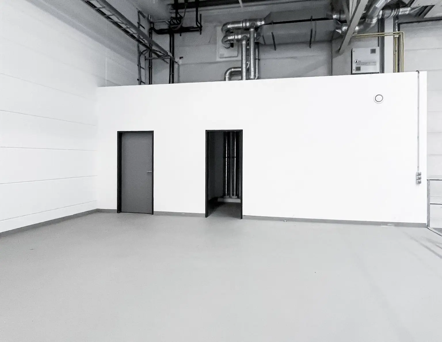 Moderne Lagerhalle im Wiener Norden