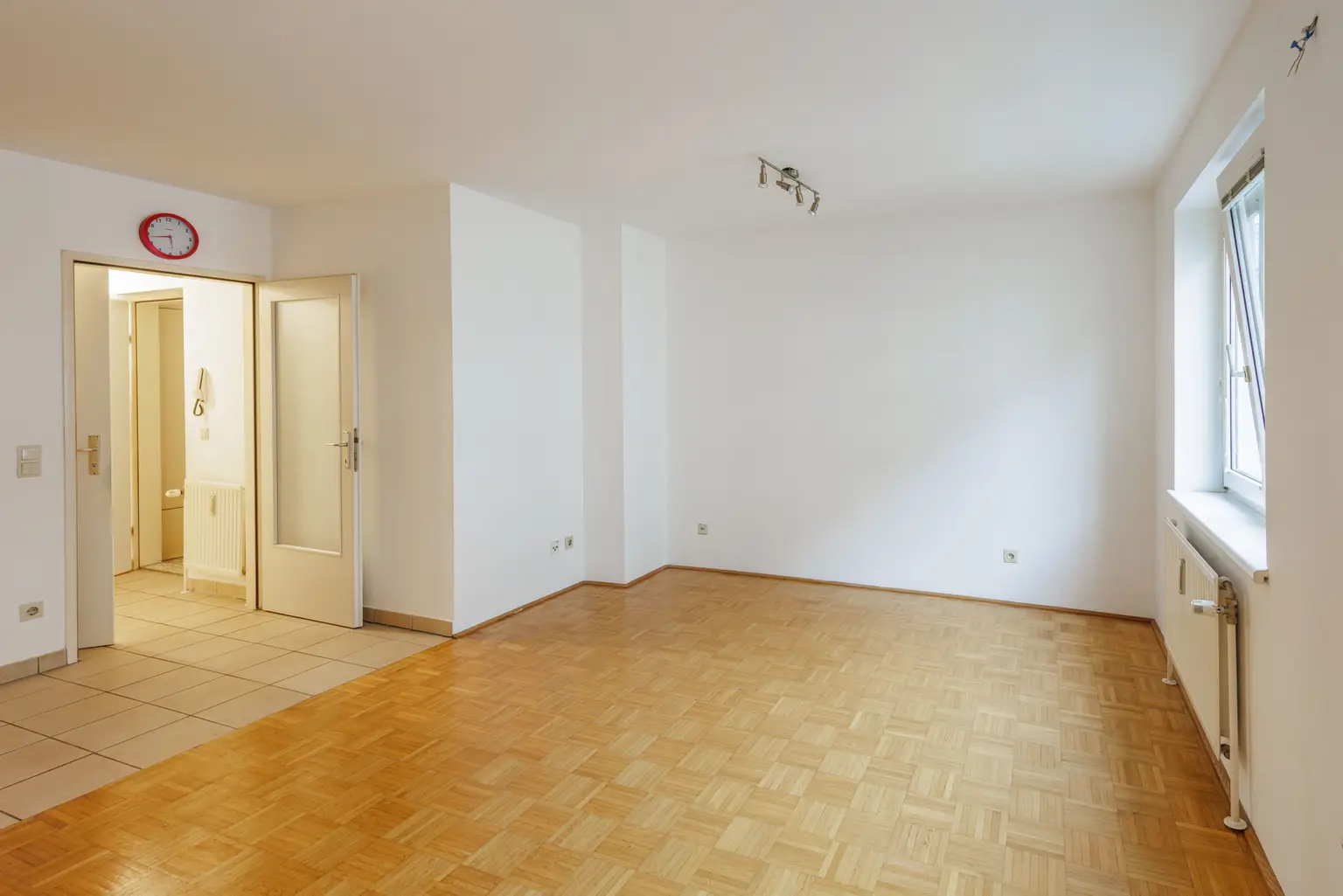 Ruhige 2-Zimmer-Wohnung mit Gartenblick und Garagenplatz