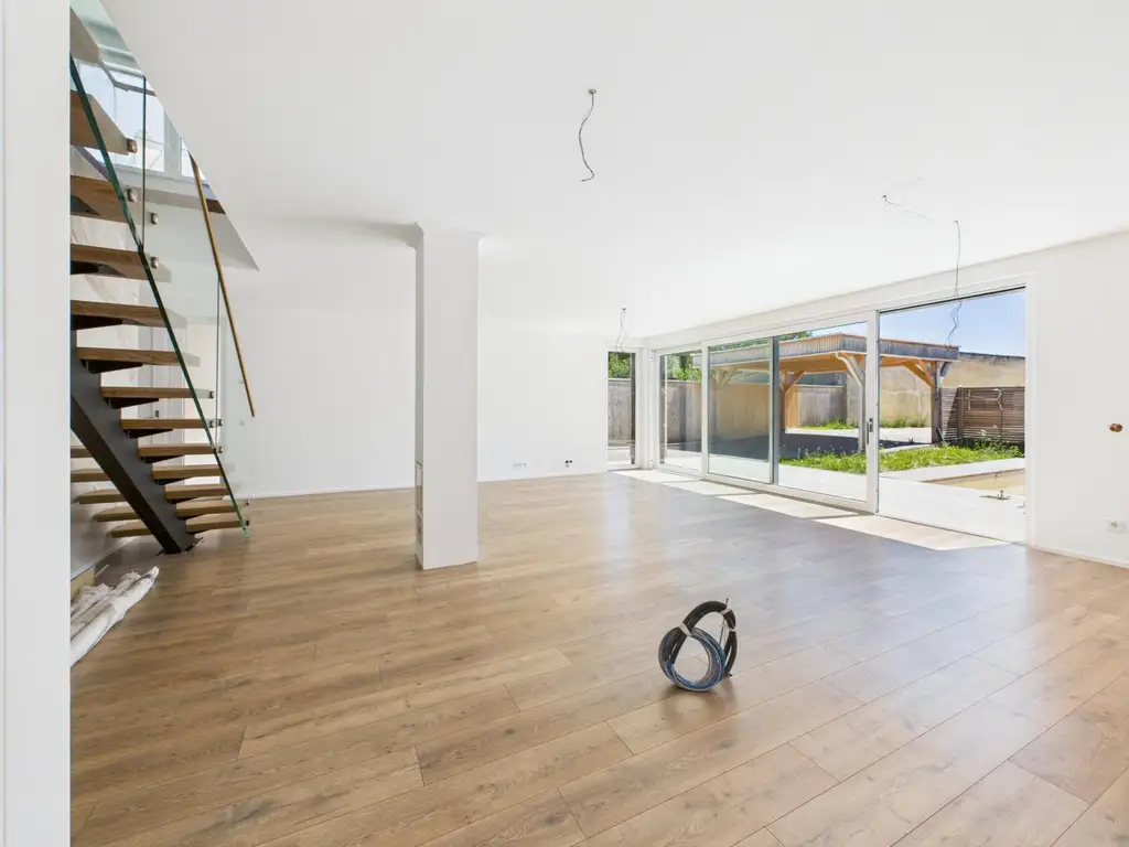 Wels-West: Luxuriöse Doppelhaushälfte mit Salzwasserpool, smarter Hausechnik & 149 m² Wohnfläche