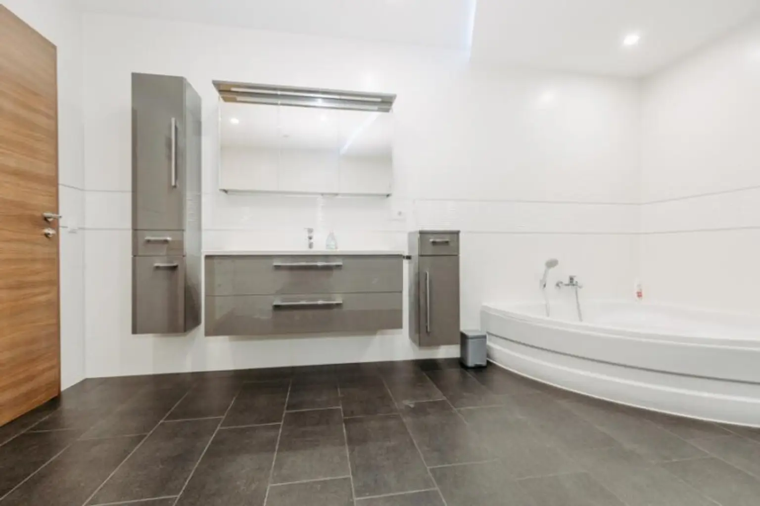 Verträumtes Bauernhaus neu adaptiert (2013) mit Toreinfahrt, Pool, Stadel und Schuppen