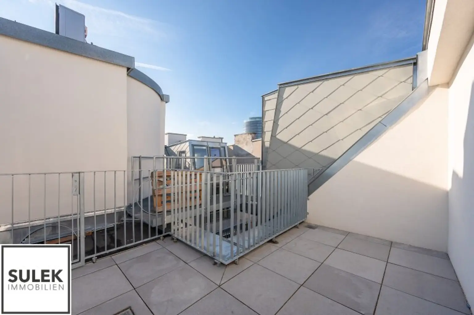 traumhafter 2-Zimmer-DG-Erstbezug mit hofseitiger Terrasse