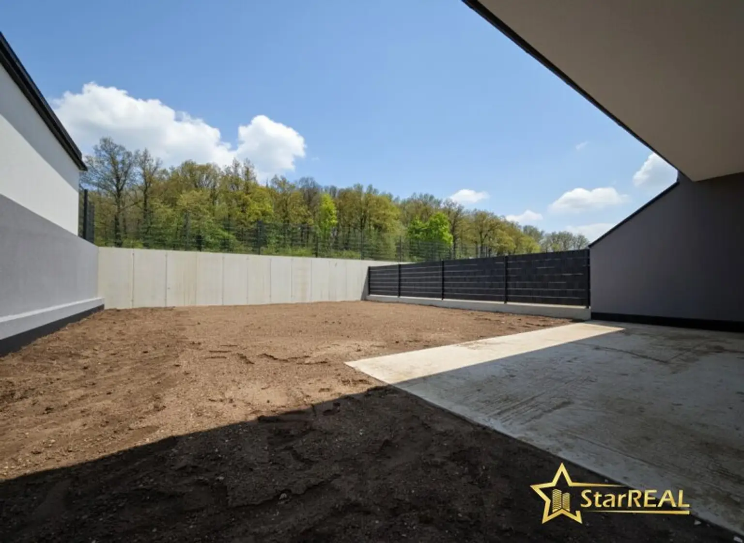Musterfoto: bereits verkauftes Nebenhaus - Terrasse und Garten