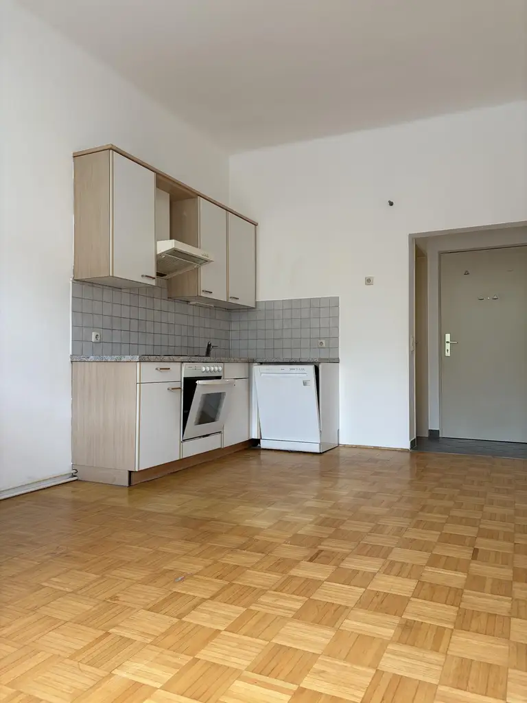 TEILMÖBLIERTE 2 ZIMMER-ALTBAUWOHNUNG nähe Lenaupark