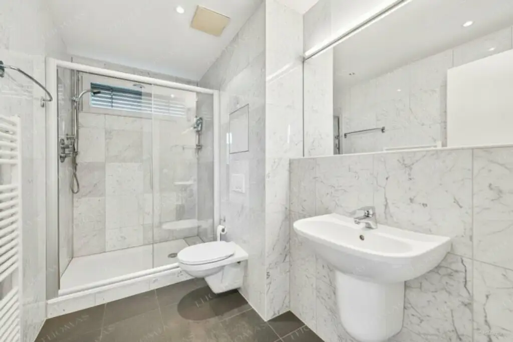 Exklusive Döblinger Villa mit Blick über Wien & die Neustifter Weinberge!