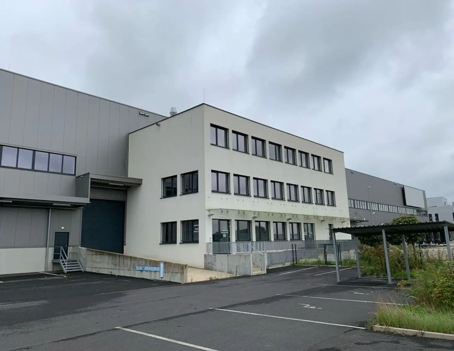 Log Center - Neuwertige Lager-, Produktions- und Büroflächen zur Miete, südlich von Graz