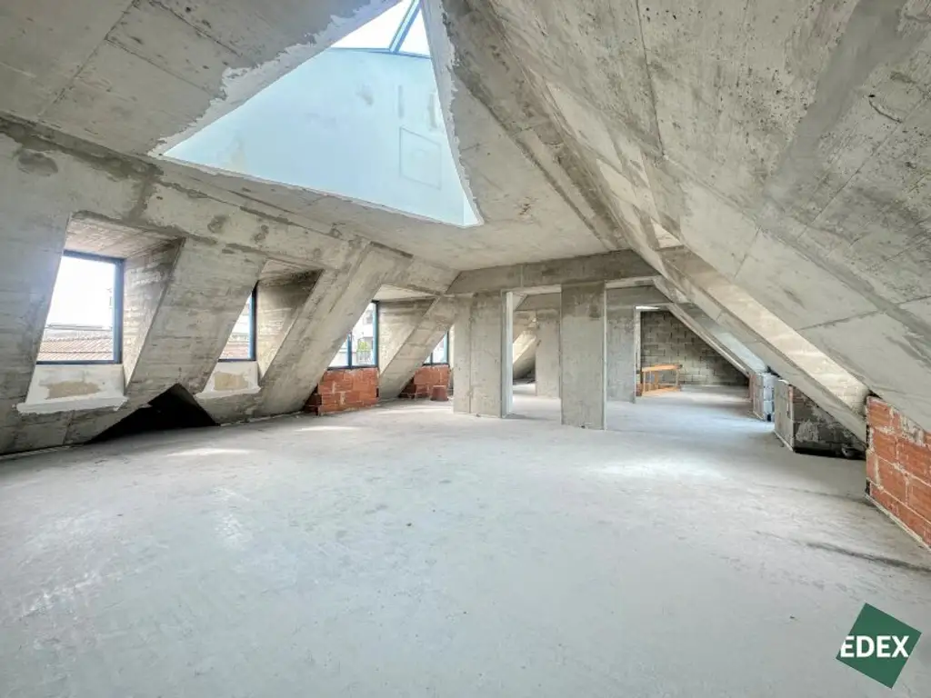 Erstbezug | Rohbau-Büro auf zwei Ebenen im Dachgeschoss mit Gestaltungsspielraum