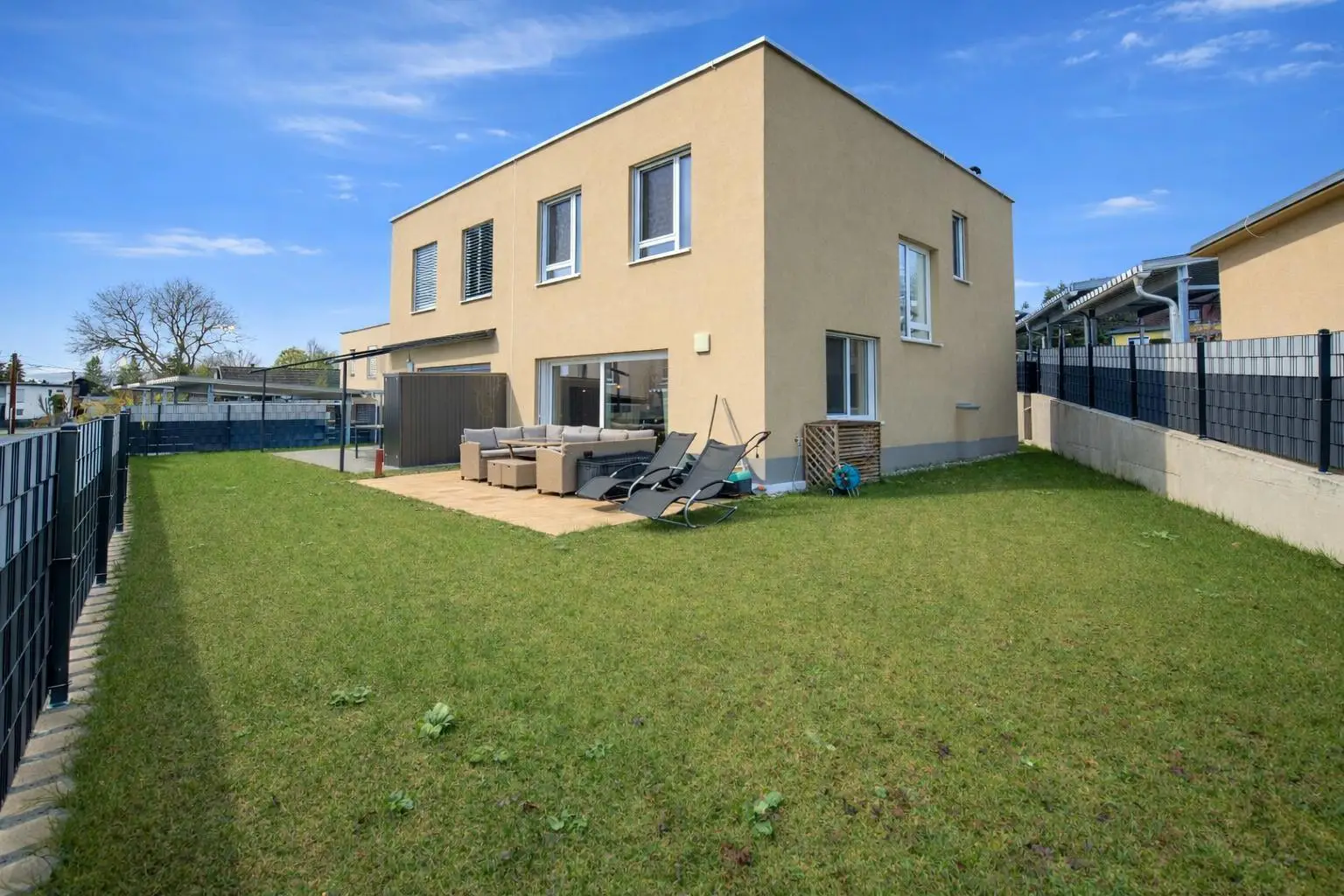 Garten mit Terrasse