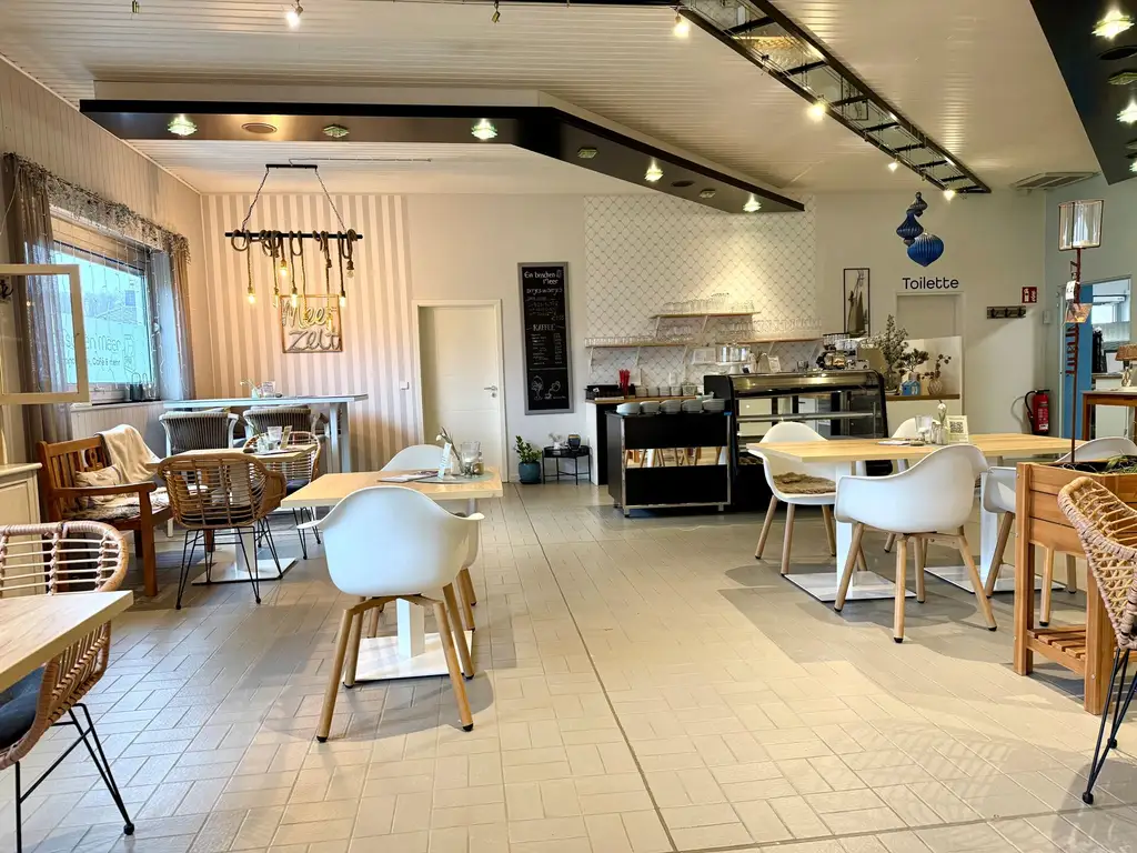 Gewerbehalle  mit bestehendem Cafékonzept