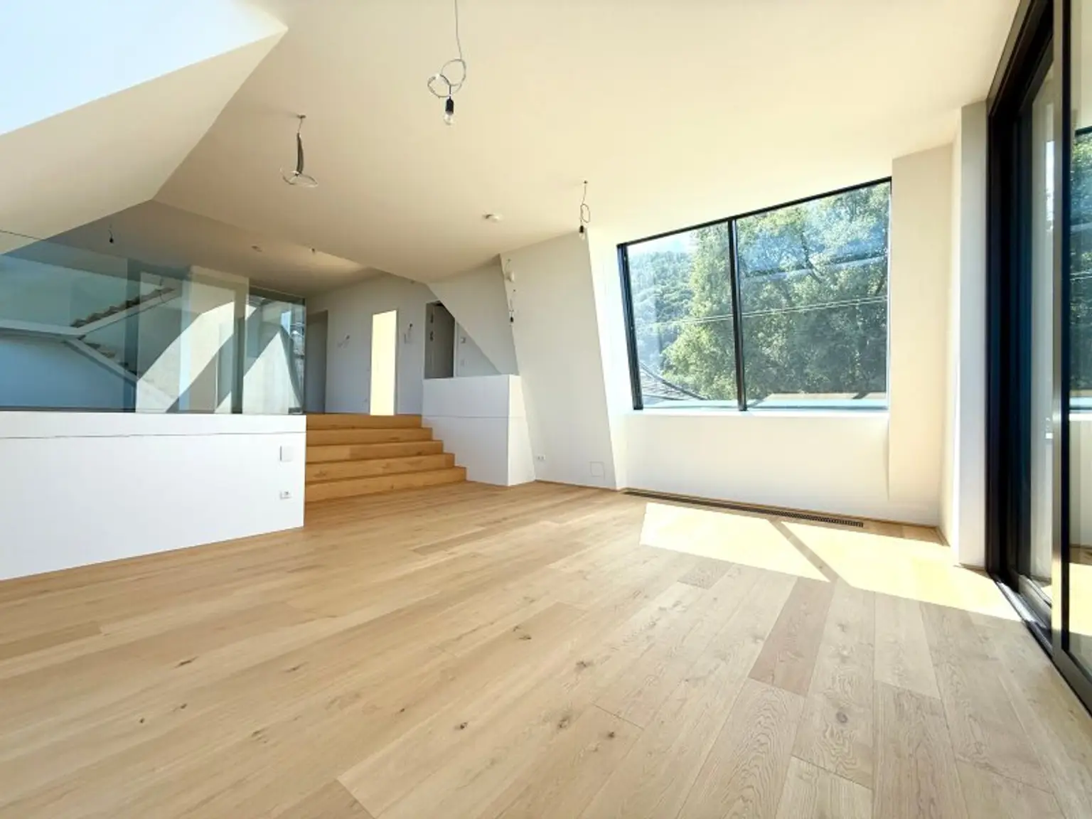 ERSTBEZUG MIT BADESTEG AM WASSER: Ruhelage mit Fernblick über die Donau I großzügige Terrassen & geräumige Wohnküche