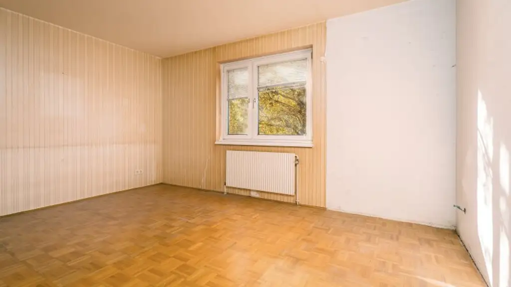 Renovierungsbedürftige 3-Zimmer-Wohnung mit Loggia in Leopoldsdorf – Ihr neues Zuhause!