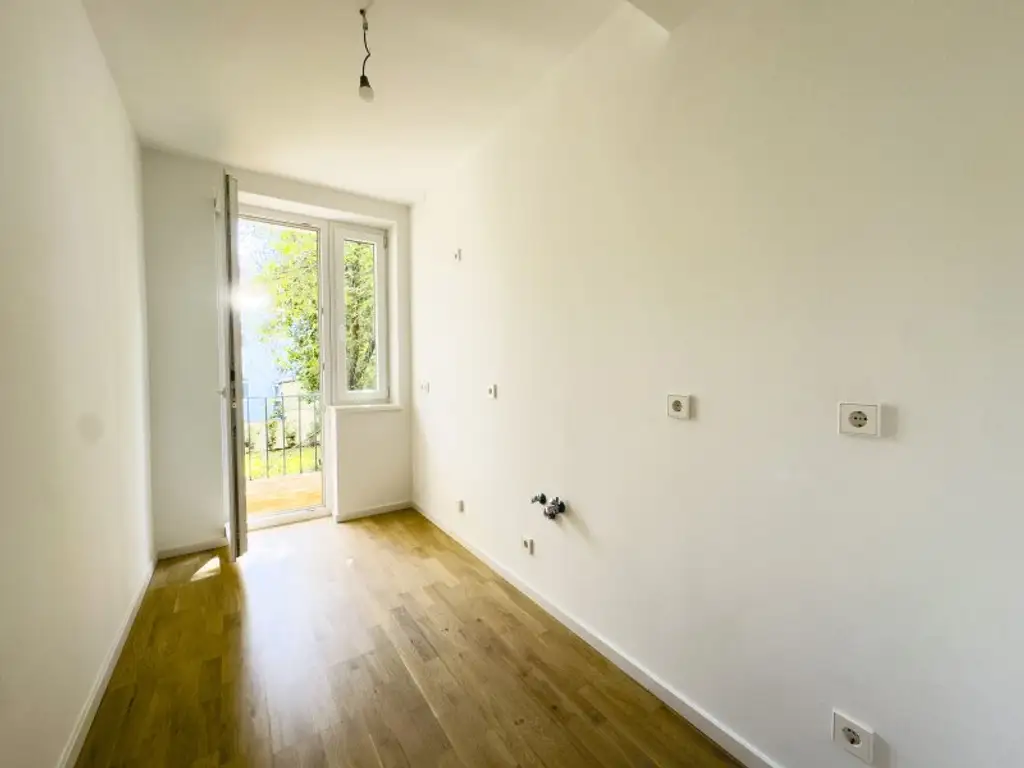 Charmanter Erstbezug nach Sanierung | 3 Zimmer + separate Küche | Balkon in Hofruhelage
