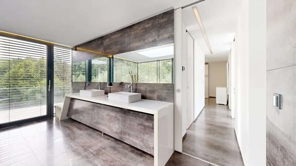 Luxusvilla mit Infinitypool in absoluter Ruhelage in Hinterbrühl – Exklusives Anwesen mit Top-Ausstattung