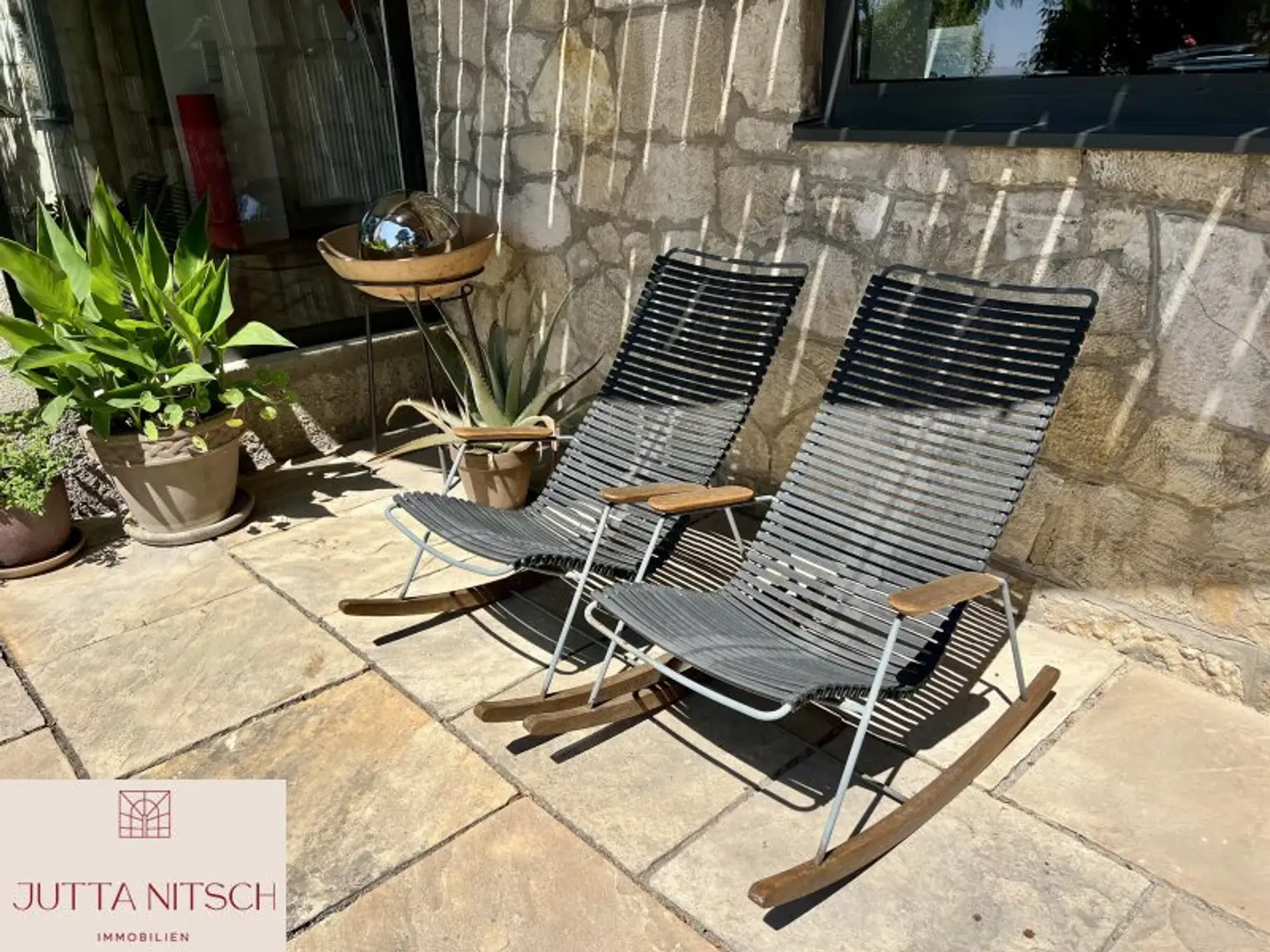 Exquisites Terrassenhaus in Eisenstadt, teilbares Grundstück – Ihr neues Zuhause mit Traumgarten, Naturpool und Weitblick!