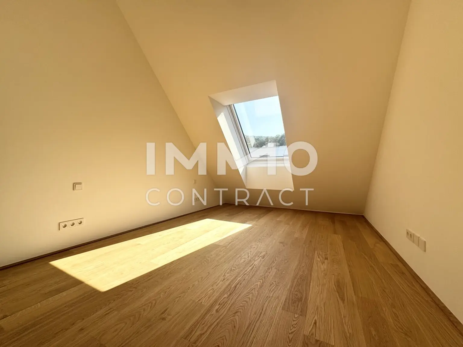 lichtdurchflutete 4-Zimmer-Penthousewohnung mit Balkon in Hietzing