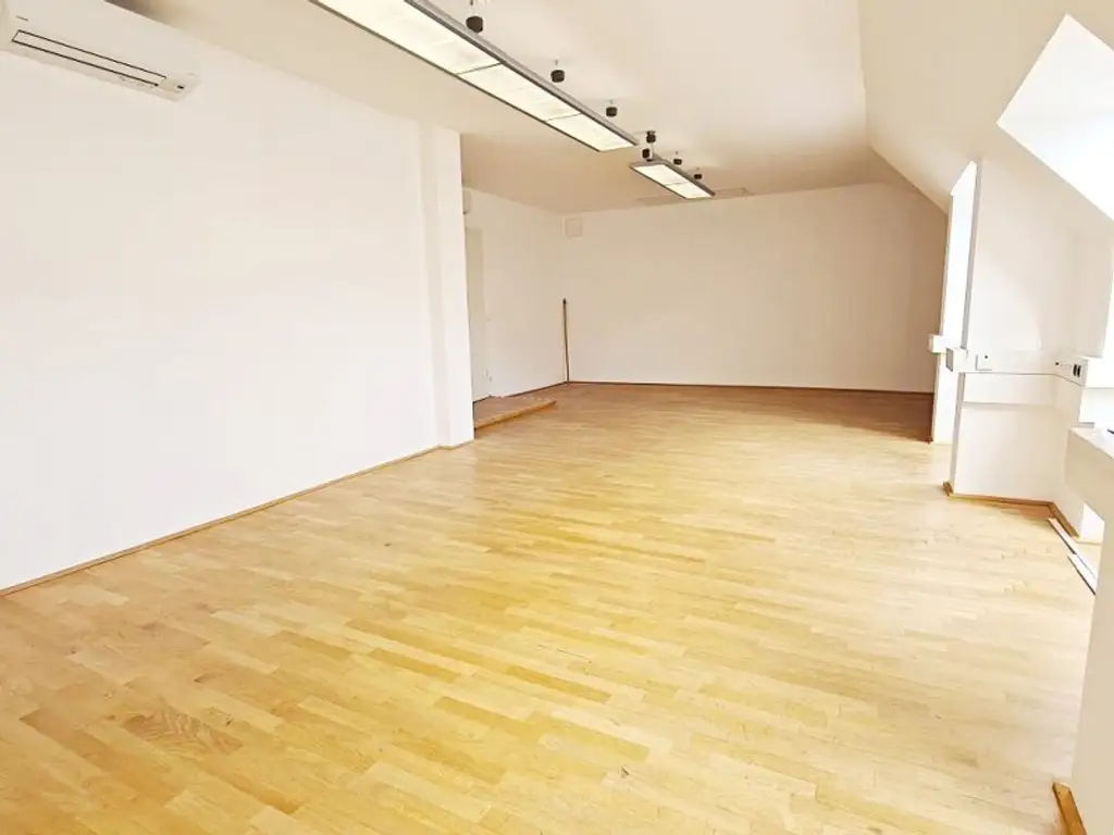 ZIEGLERGASSE bei FUZO Mariahilfer Straße, 141 m2 Bürofäche, 3 Zimmer, Serverraum, Küche, Klimaanlagen, Dachgeschoß