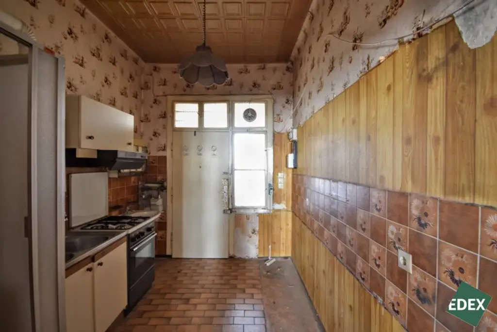 Sanierungsbedürftige 2-Zimmer-Altbau mit Potenzial