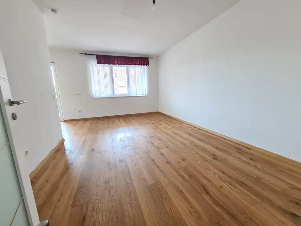 Neuwertige, wunderschöne 3-Zimmer-Wohnung mit großen Süd-Balkon