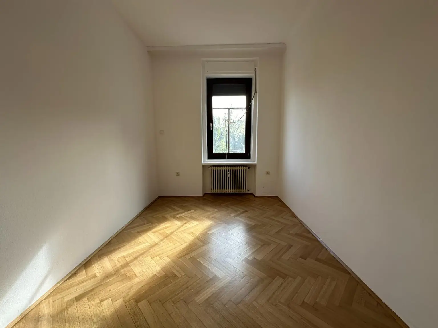 Altbauwohnung mit 4 Zimmer und Balkon