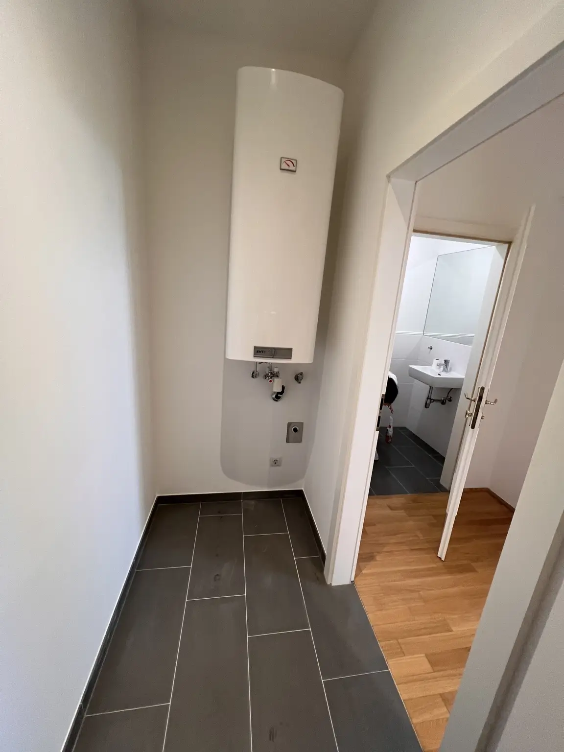 UNBEFRISTET: Klimatisierte 2-Zimmer Dachgeschosswohnung nahe Belvedere