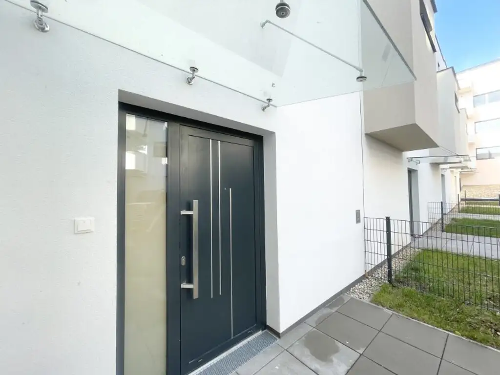 Erstbezug! Neubau-Reihenhaus mit Terrasse, Dachterrasse, Loggien & Garten (auch für Anleger)