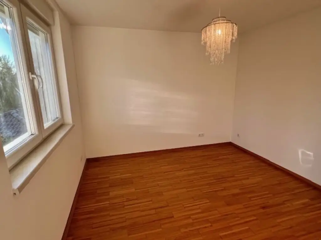 Moderne Doppelhaushälfte Nähe Wien mit 5 Schlafzimmern