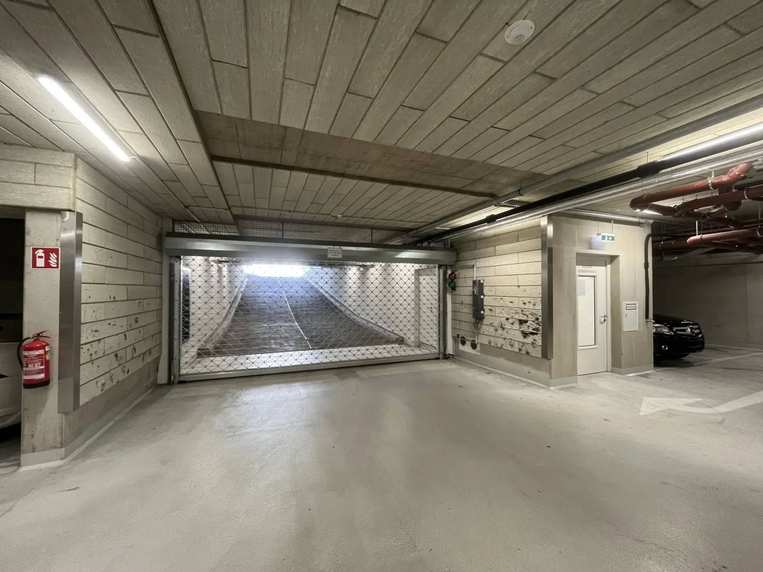Einfahrt Garage