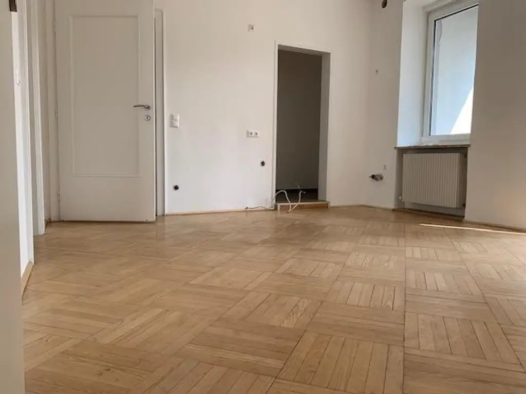 Kompakte 4-Zimmer-Wohnung mit hofseitigem Balkon - verfügbar ab November 2025